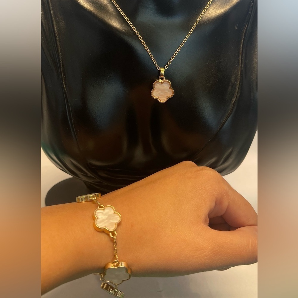 Gold tone flower necklace and bracelet set - Picture 2 of 6